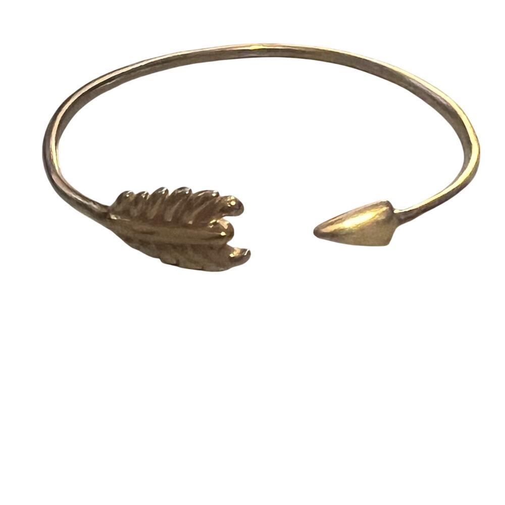 Stella & Dot Bangle Bracelet Arrow Gold Tone Vintage Designer Signed dainty